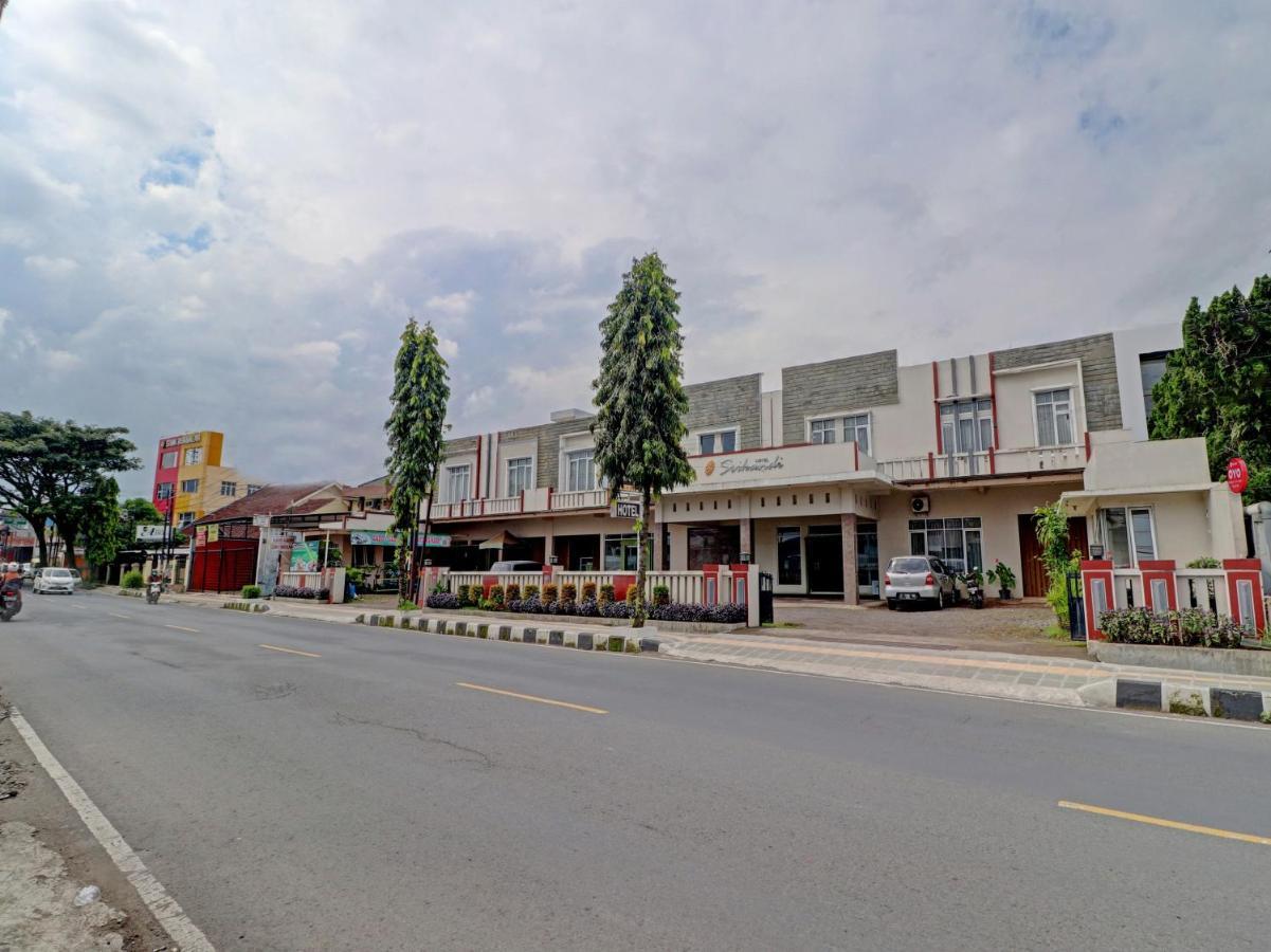 Oyo 90347 Hotel Srikandi Syariah タシクマラヤ エクステリア 写真