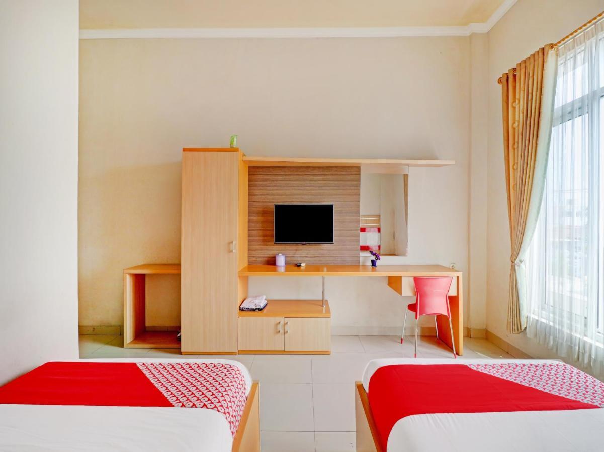 Oyo 90347 Hotel Srikandi Syariah タシクマラヤ エクステリア 写真