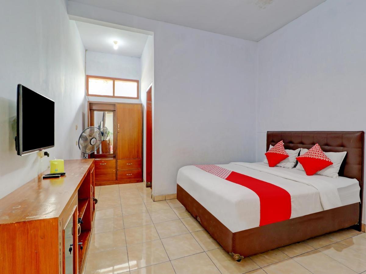 Oyo 90347 Hotel Srikandi Syariah タシクマラヤ エクステリア 写真