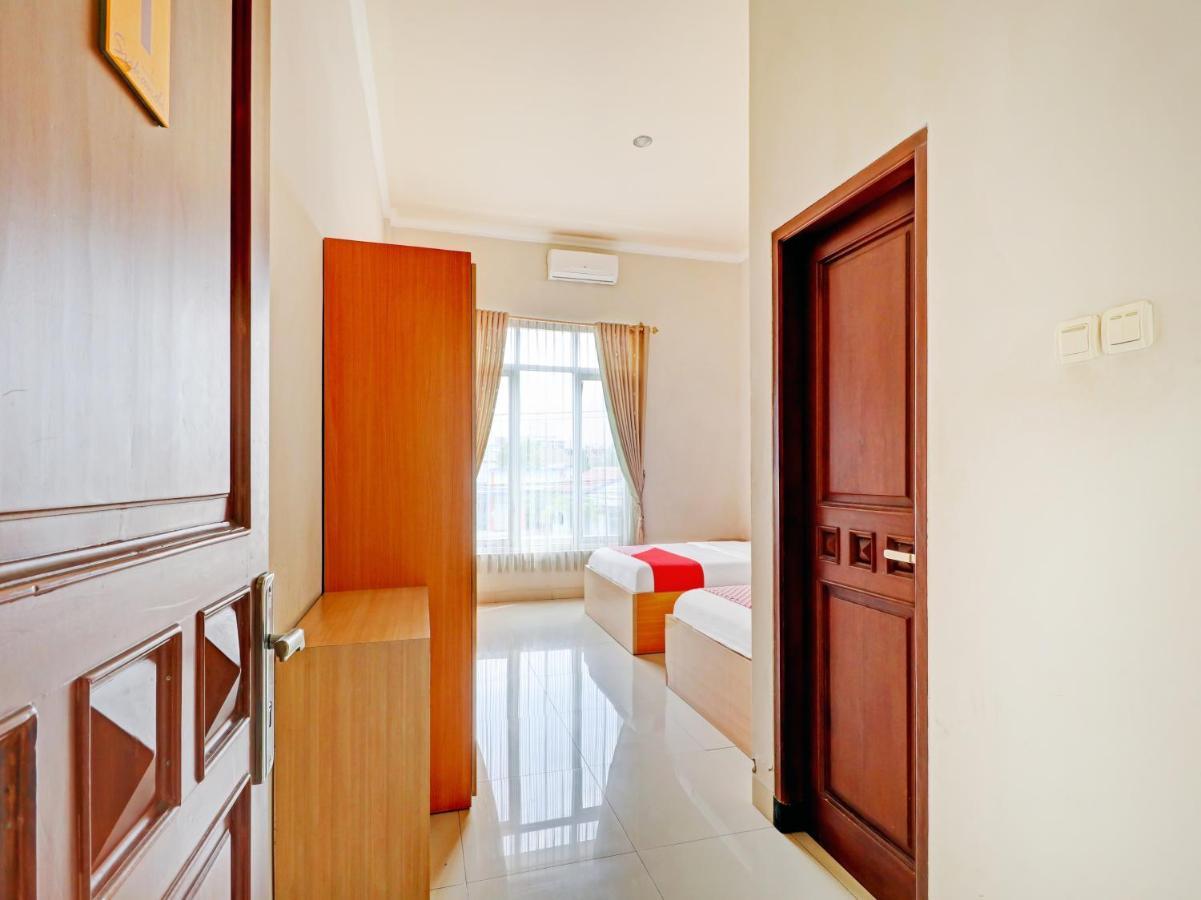 Oyo 90347 Hotel Srikandi Syariah タシクマラヤ エクステリア 写真